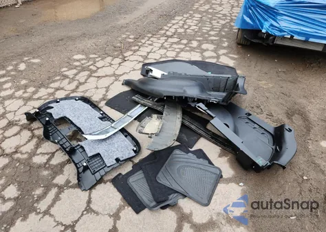 2018 Toyota Rav4 Le z USA, uszkodzony, nr VIN JTMBFREV2JJ727183